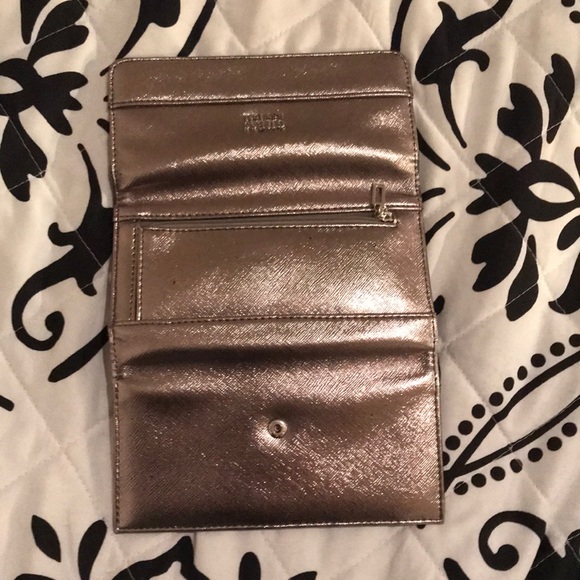 Guess  Wallet - Picture 3 of 4